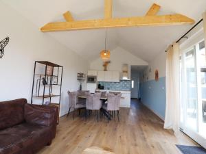 Tiny House in Anjum by Scenic Lake