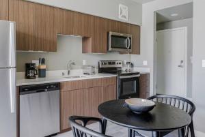 Blueground Oakland wd nr bakeries bars SFO-1717