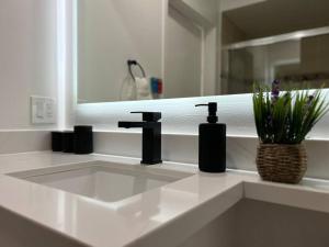 Fortuna-Seaside Retreat in Santa Monica, steps to the beach, free parking