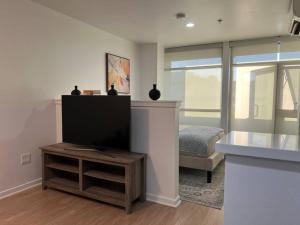 Fortuna-Seaside Retreat in Santa Monica, steps to the beach, free parking