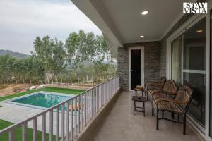 StayVista at Silver Slopes with outdoor pool