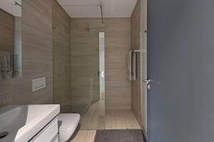 Sara - Modern City Centre Apt - views!