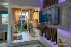 Stunning Panoramic Athens view, 2 minutes metro