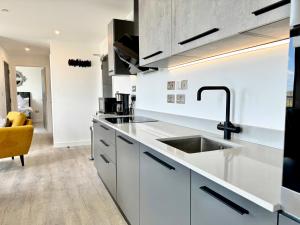 Carillon Apartment 60 York with Free Secure Parking