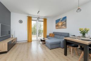 Nadmorski Apartament z Parkingiem w Ustroniu Morskim by Renters