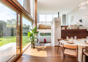 Villa Picasso - Lux Living