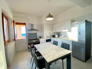 Brezza Marina Apartment, 50 mt dalla spiaggia