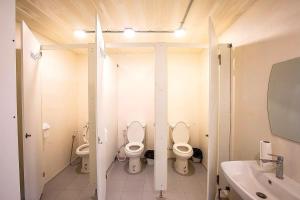 Phòng Có Giường Cỡ Queen Với Phòng Tắm Chung (Queen Room with Shared Bathroom)