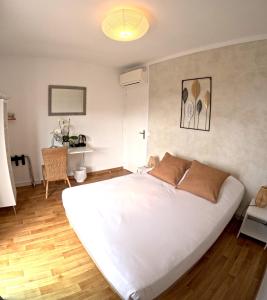 Standard Double Room with Sea View room in Azur Hotel