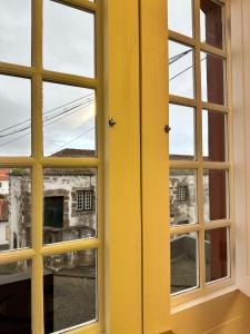 Apartamento acolhedor no centro da cidade, com pátio privado.