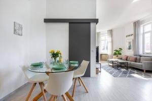 Quaint and Cozy 2-BR Home in the City Center