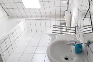 home2stay Worker House Feldstetten Kitchen,Wifi,Smart TV Parking ***