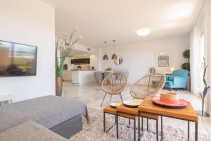 Calahonda Elegance With Pool And Sea View - Happy Rentals