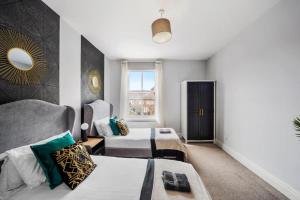 3 Bedroom Townhouse on Harrogates Famous stray