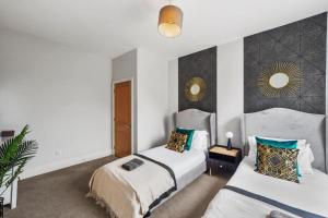 3 Bedroom Townhouse on Harrogates Famous stray