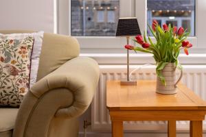 Courtyard Cottage 3, Riverside Cottage