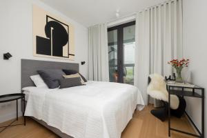 Luxurious and Modern Apartments in Warsaw City Center with Parking by Renters Prestige