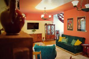 Marilyn Apartments