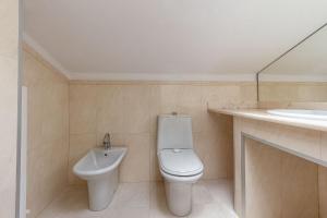 Exclusive Roth Apartments img57