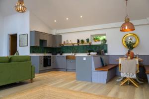 The Den Lakeview Apartment at Watersedge