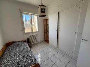 Sejours chez l'habitant Chambre entre plage et centre ville dans maison avec jardin : photos des chambres