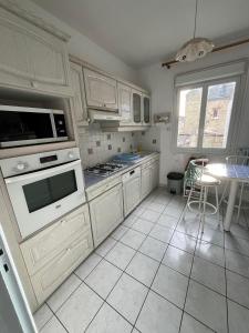 Sejours chez l'habitant Chambre entre plage et centre ville dans maison avec jardin : photos des chambres