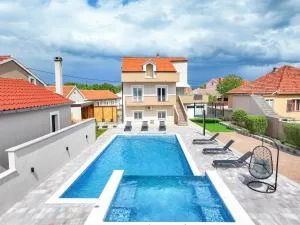 Villa Nada for 10 people with pool & integrated whirlpool - Prkos