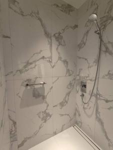 Luxury of 1 minute walk to Burj Khalifa & DOpera