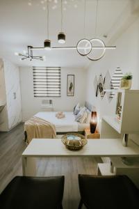 Near Airport & Beaches, Strong Wifi, Netflix, Pool