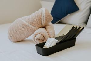 Near Airport & Beaches, Strong Wifi, Netflix, Pool