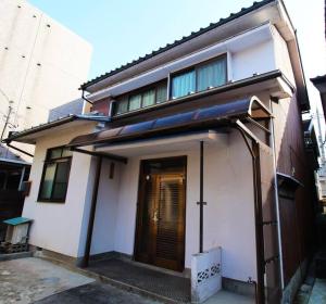 福井駅裏ハウス325貸切民泊 一日一組限定 駅から徒歩7分家族連れ団体様歓迎 安い