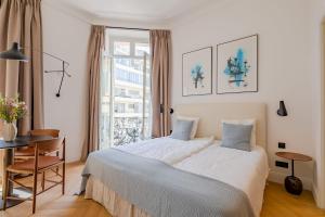 Studio Apartment room in La Guitare 23 - Large modern studio with balcony in center of Cannes just behind Grand Hotel