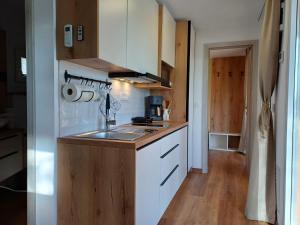 Nature Getaway with Private Sauna, Wooden Soaking Hot Tub & Champagne Welcome 