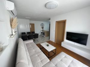 New apartment near Split with garage