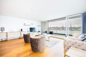 Two-Bedroom Apartment room in Austin David Executive ExCeL