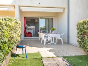 Apartment Les Pêcheurs-4 by Interhome