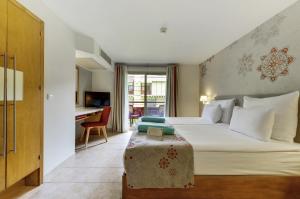 ROBINSON CAMYUVA - Adults only