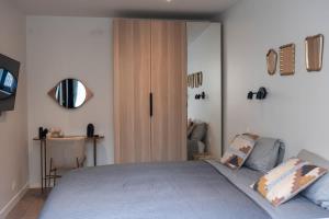 Rez de chausse dans une rue pavee 4 pers Nation