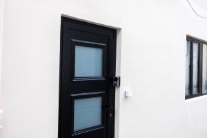 Rez de chausse dans une rue pavee 4 pers Nation