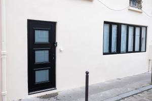 Rez de chausse dans une rue pavee 4 pers Nation