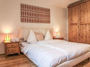 Apartment Chesa Arpschellas - Reis by Interhome