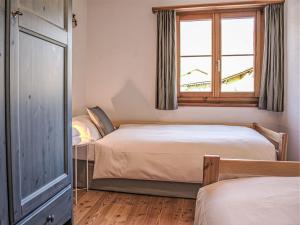 Apartment Chesa Arpschellas - Reis by Interhome