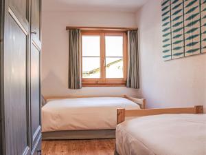 Apartment Chesa Arpschellas - Reis by Interhome