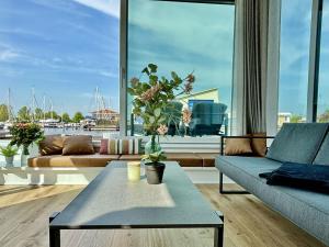 Holiday Home Harboursuite Woudsend incl- motorboot by Interhome