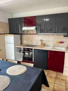 Appartements Bel appartement avec piscine : photos des chambres