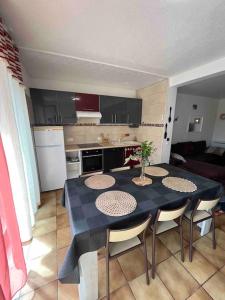 Appartements Bel appartement avec piscine : photos des chambres