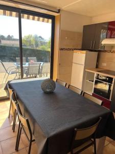 Appartements Bel appartement avec piscine : photos des chambres