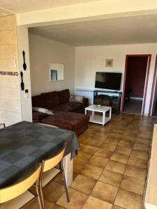 Appartements Bel appartement avec piscine : photos des chambres