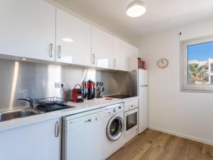 Apartment le Port de Bormes-6 by Interhome
