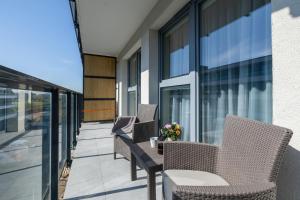 Gustowny Apartament z Parkingiem i Balkonem w Kolobrzegu by Noclegi Renters